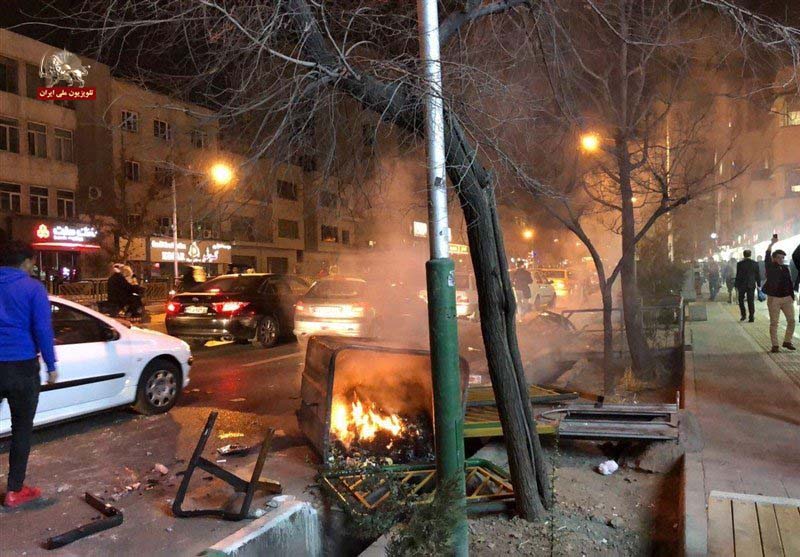 خبرگزاری فرانسه ـ امواجی از اعتراضات تهران را درمی نوردد
